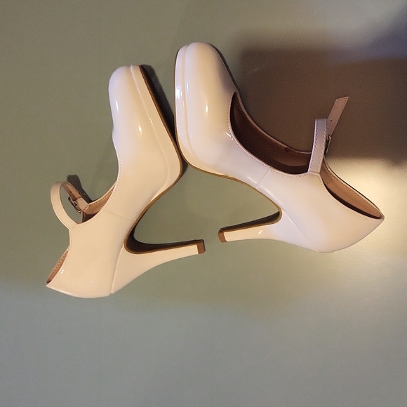 Heels - Picture 3 of 5